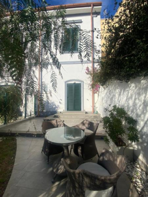 La Lanterna sul mare
